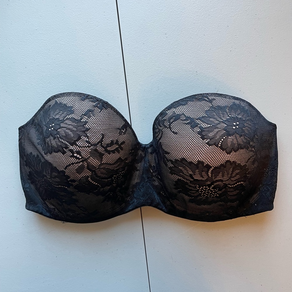 Victoria’s Secret lightly lined strapless bra